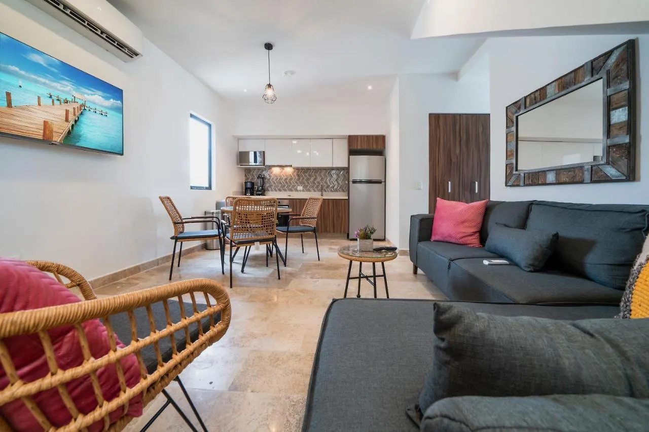 Ph Caroline 602 - Only 2 Blocks To The Beach - At Bahay Condos Playa del Carmen Mexiko